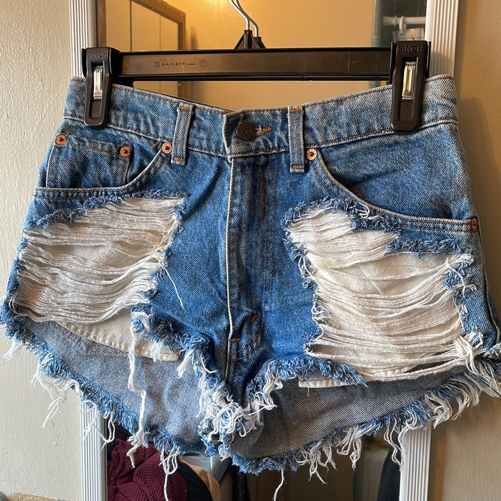 High waisted Levi ripped cut off shorts
